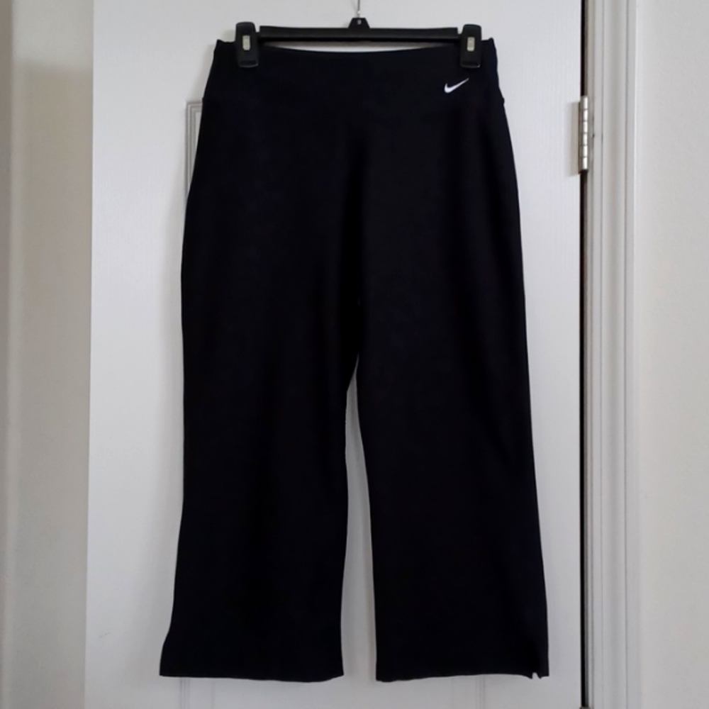 Nike Wide Leg Cropped Athletic Pants!